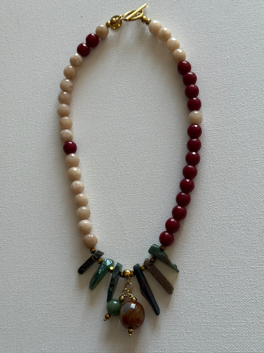 Colar Pedras Creme e Bordeaux