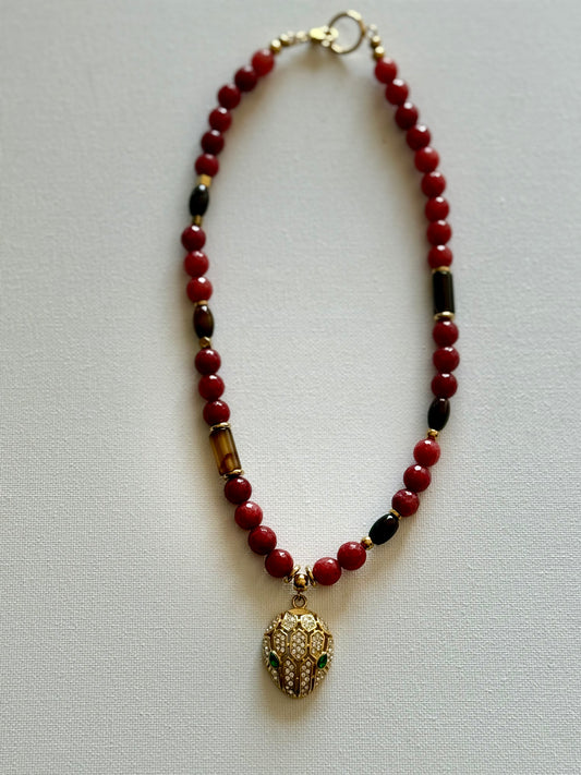 Colar Pedras Frias Bordeaux Serpente