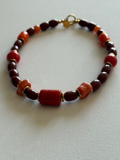 Colar castanho laranja e vermelho
