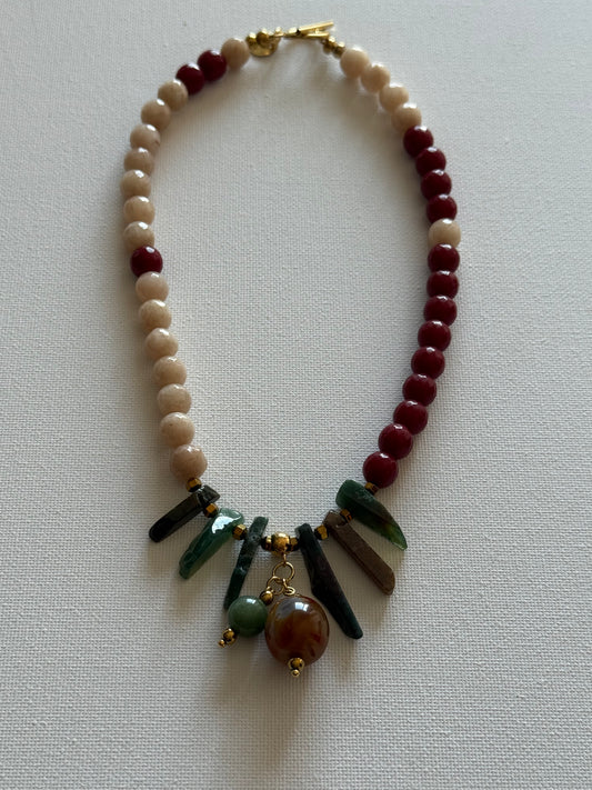 Colar Pedras Creme e Bordeaux