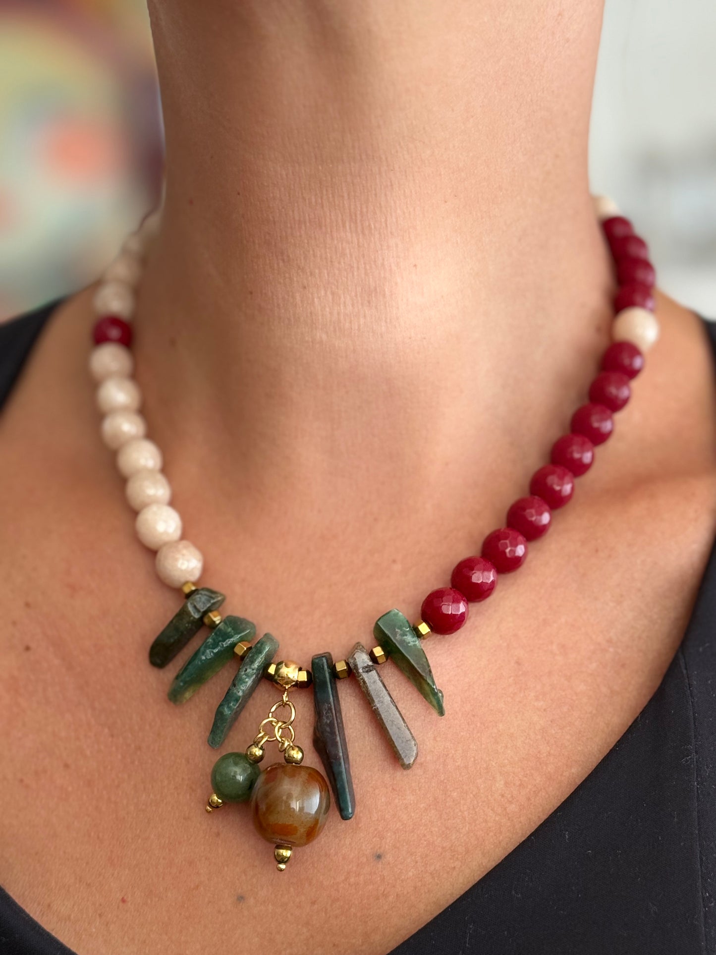 Colar Pedras Creme e Bordeaux