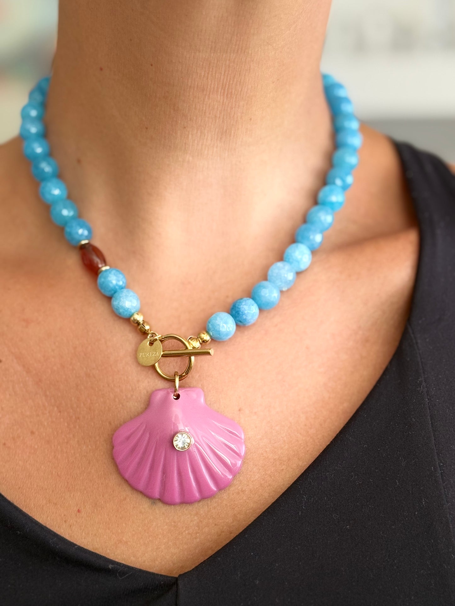 Colar Pedra Azul com detalhe Castanho e Concha Rosa