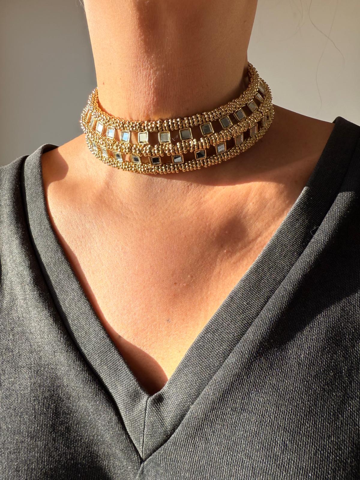 Gargantilha Dourada Rigida